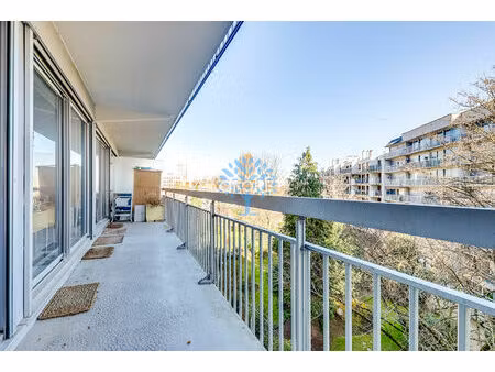 appartement 4 pièces de 120 m2 avec cave  parking et box