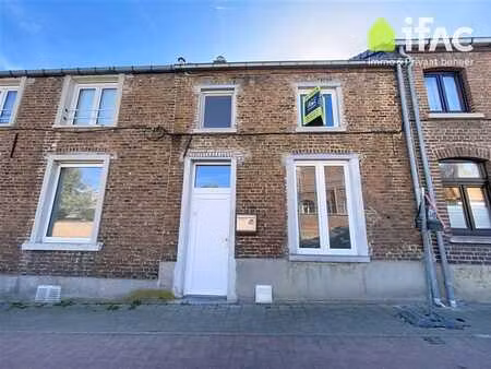 maison mitoyenne chaleureuse avec 2 chambres et terrasse