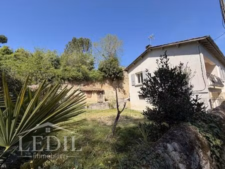 maison de ville avec jardin  puits et garage