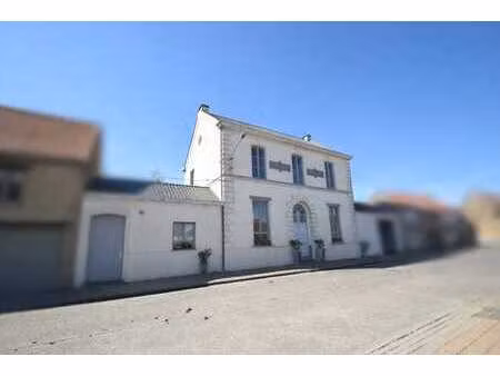 statig herenhuis in het rustieke pollinkhove