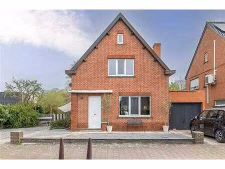 centraal gelegen woning met garage  3 slpk. en tuin