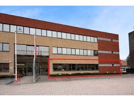 bureaux lumineux de 780 m² près de l'autoroute e19