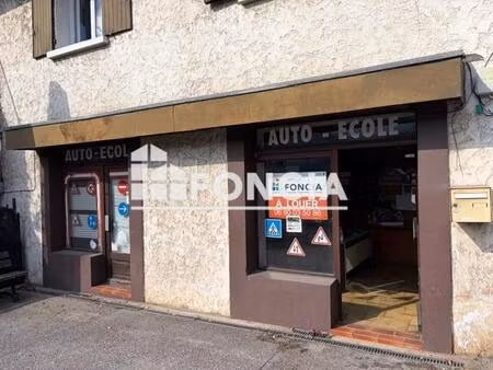 location - local commercial - 48 m² - 7 320 €/an hc ht -