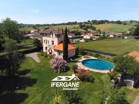secteur maurs - maison de charme de 200 m² avec dépendance de 50 m² et piscine
