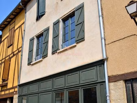 immeuble de caractère avec local commercial et habitation louée centre de saint-antonin-no