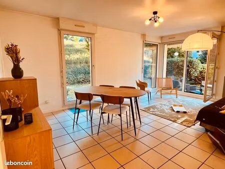 t2 meublé en rez de jardin proche du lac et des commodités