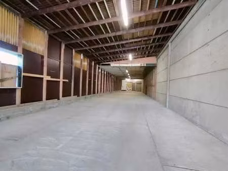 entrepôt-stockage-atelier de 350 m² entre wavre et limal .