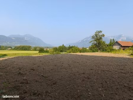 terrain 740 m² amancy
