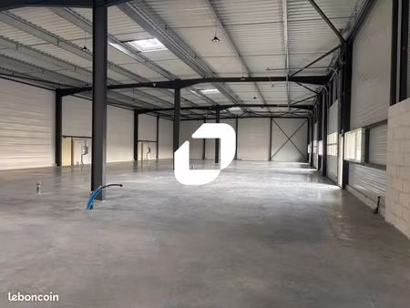 local d'activité 865 m²