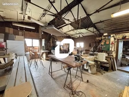 local d'activité 150 m²