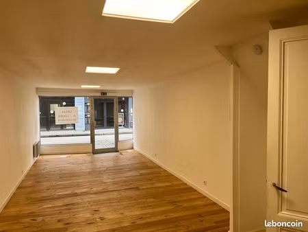 local commercial 65m²