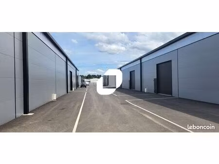 local d'activité 904 m²