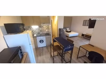 grand t1 bis meublé avec balcon et parking – résidence sécurisée avec piscine libre au 19/