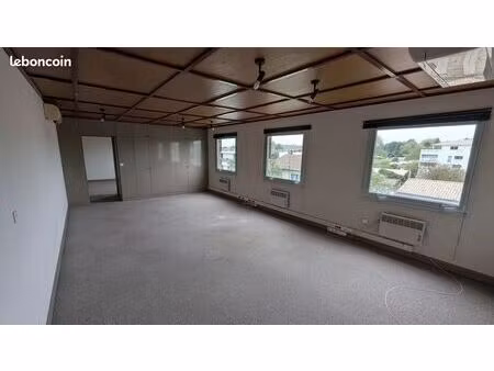 local commercial 60 m² – centre saint-médard-en-jalles – libre de toute occupation