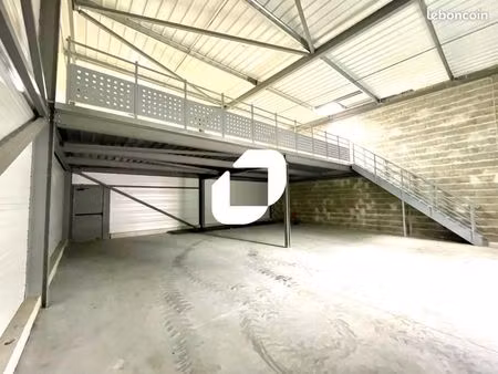 local d'activité 402 m²