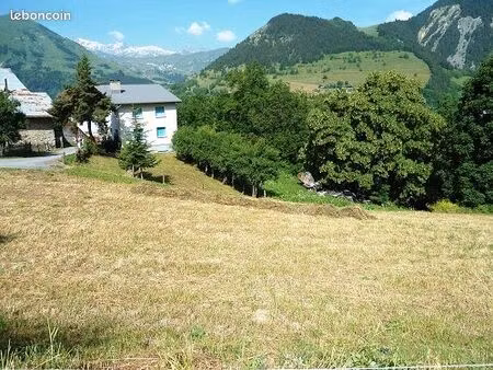 terrain de 1025 m2 constructible