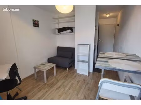 studio meuble renove avec balcon – 100 m ecole management – gare