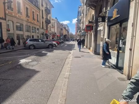 local commercial 64 m² annecy