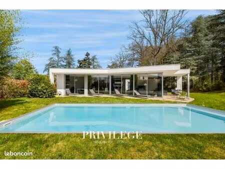 villa 6 pièces 265 m²