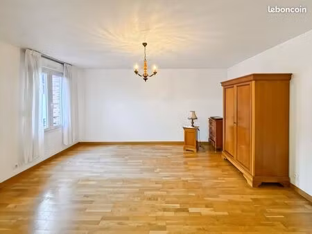 ◊ studio lumineux avec box au centre de chéroy