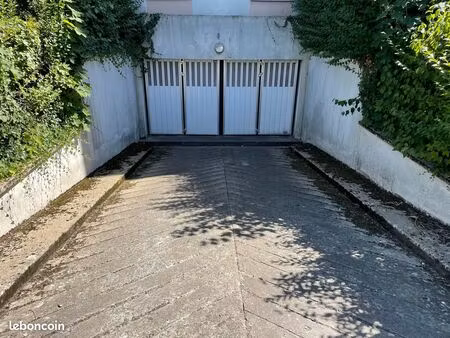 garage (en sous sol) à louer