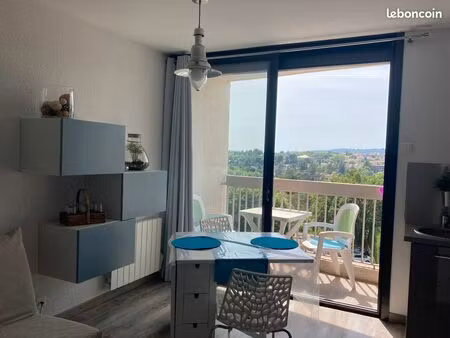 studio face au chateau