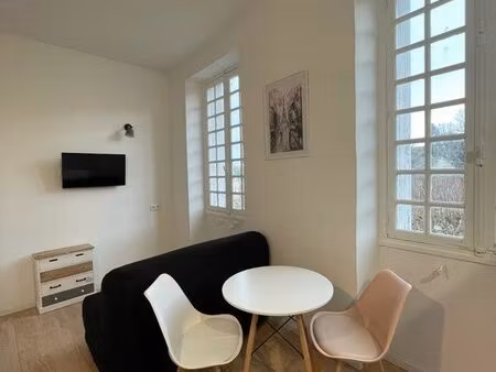 location joli studio meublé