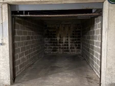 parking/box 15 m² laval