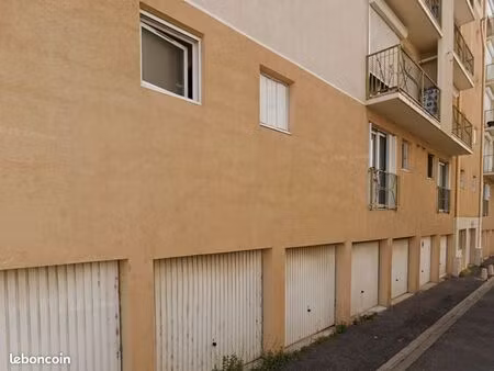 parking/box 1 pièce 12 m²