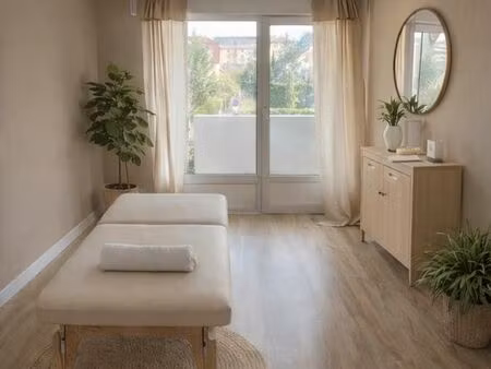 bureau 20 m² + 2 balcons – 650 /mois ht (bail pro)