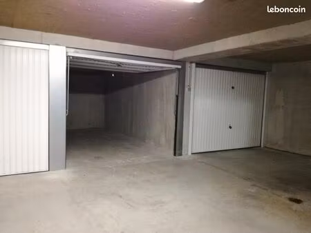 box de stationnement fermé et sécurisé