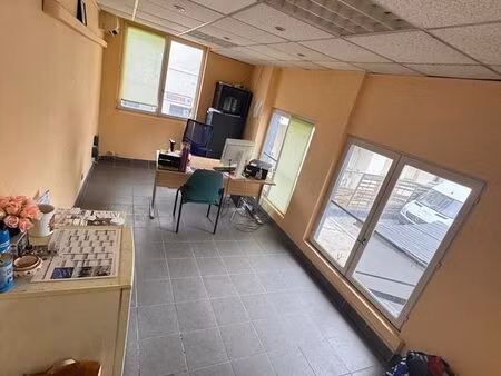 parc automobile et ses dépendances  réservées aux professionnels