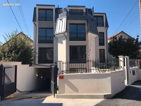 grand box dans résidence calme et sécurisé