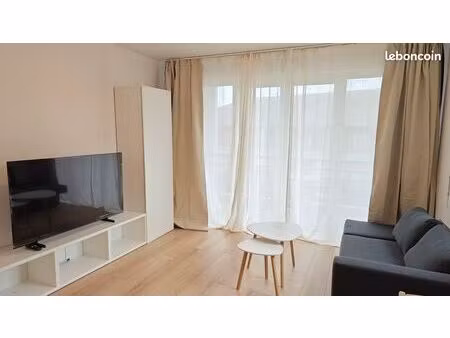 t2 meublé et rénové dans résidence avec piscine - gex