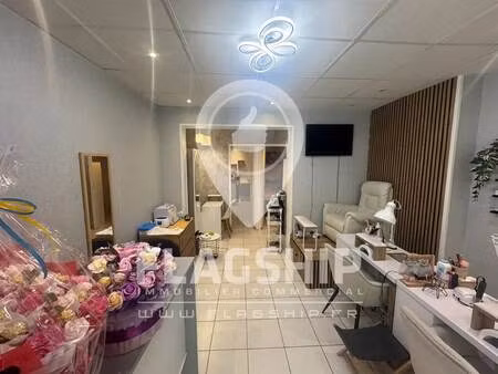 location commerce 43 m²