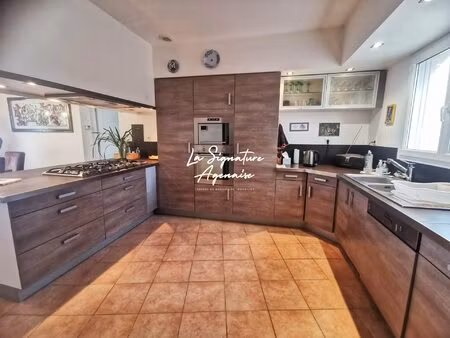 plain-pied 180m² 6 pieces  piscine  garages sur terrain de 4300