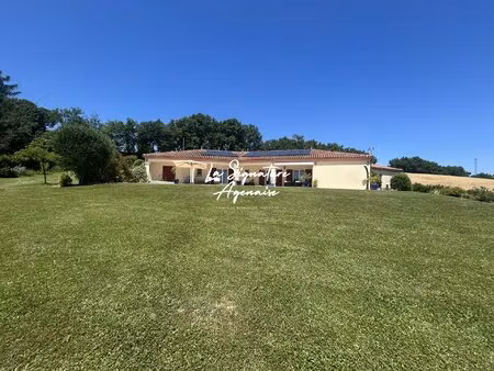 maison 220 m2 avec double garage  piscine  panneaux photovoltaiq