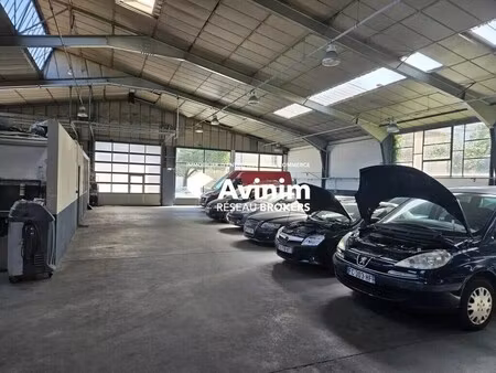 vente commerce 890 m²