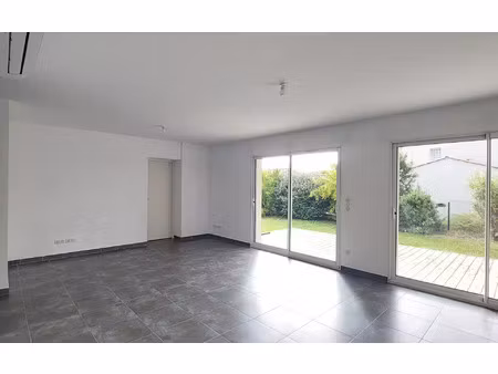 location maison  98.27 m² t-4 à volx  1 350 €