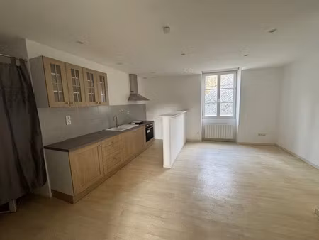 location appartement 2 pièces 39.69 m² à montmorillon (86500)  425 €