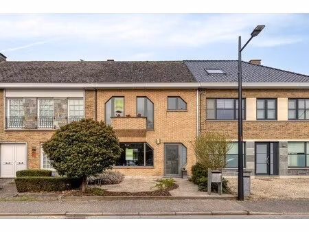 gezellige woning met 3 slaapkamers en garage