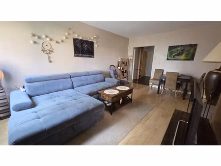 3 pieces de 71.69m2 avec loggia fermee - cave et parking - e