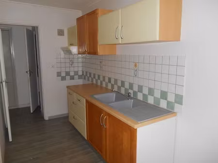 location appartement 4 pièces 74 m² à moulins (03000)  740 €