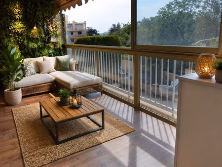 t3 d'environ 60m2 + loggia de 19m2 / vue dégagée verdure --