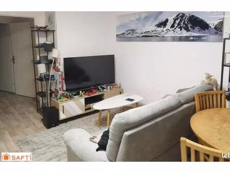 beau studio avec balcon et parking