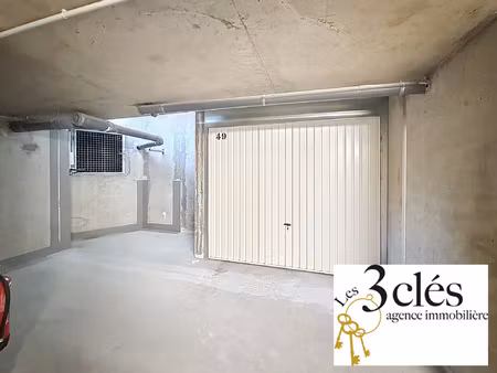 garage de 19 m2 en sous sol fermé