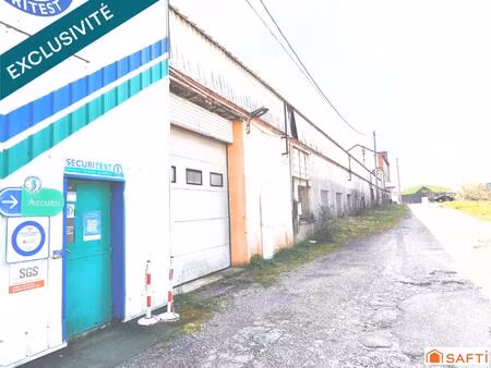 beau local commercial réhabilité avec 2 bureaux et sanitaires à l'entrée de poussay venant