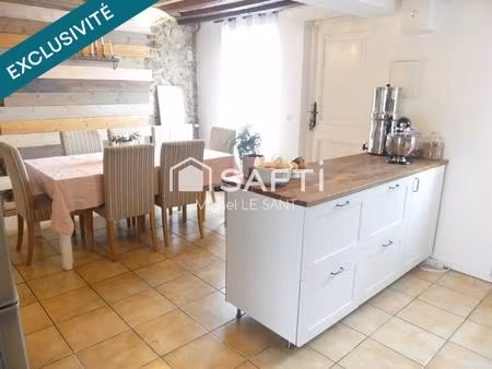 maison de centre ville  mais proche de la forêt.