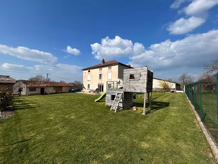 vente maison de village 7 pièces  207.00m²  escles