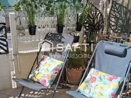 dans residence avec piscine